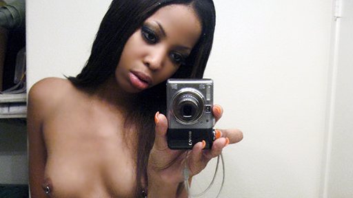Pretty Ebony Jazmine Masturbates In Bed